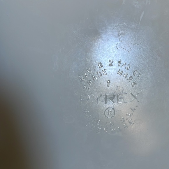 EUC Pyrex Cinderella Casserole with hugger and lid - Picture 3 of 4